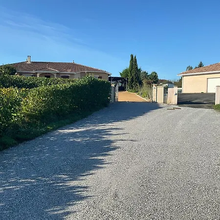 Ravissant T2, Cl 3 Etoiles, 3 Pers Et 1 Enf , 3 Lits, Parking Et Patio 公寓