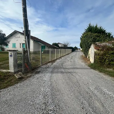 Ravissant T2, Cl 3 Etoiles, 3 Pers Et 1 Enf , 3 Lits, Parking Et Patio *